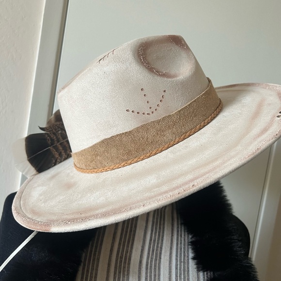 Cream Wide-Brimmed Hat with Feather and Fabric Accent - Picture 7 of 13